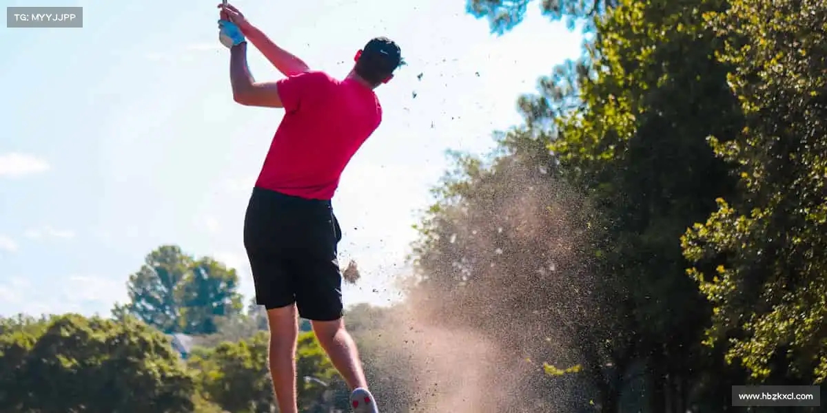 米兰官网🎾网球挥动的瞬间，精准与力量的碰撞，点燃全场！